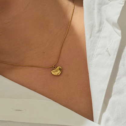 Noir Amour Heart Necklace